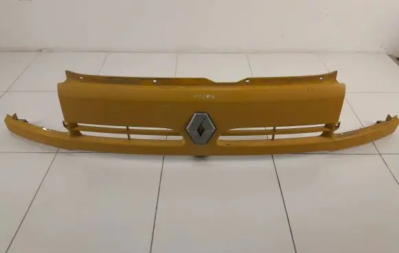 Renault Master II Front bumper upper radiator grill 7700352125