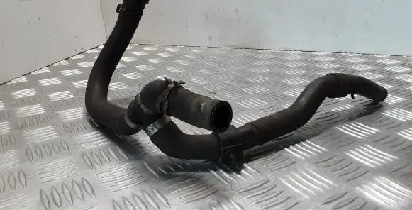 Volkswagen PASSAT B8 Engine coolant pipe/hose