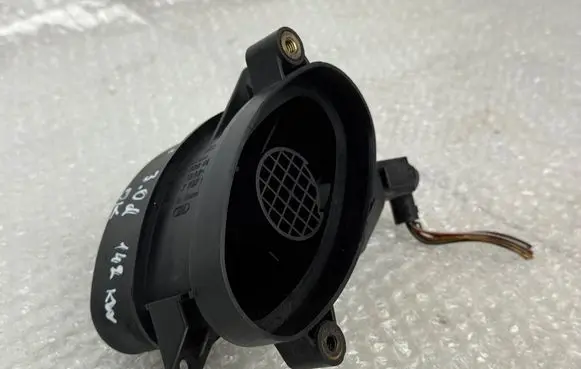 BMW 5 E39 Mass air flow meter 0928400468 7787076 77870760