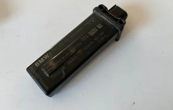 BMW M3 e92 Tire pressure control unit 6793122 TSSSG4G5 100427819