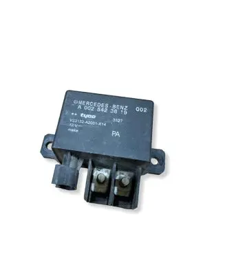 Mercedes-Benz E W211 Charging relay A0025423819 V23132A2001314
