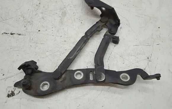 Volvo S60 Tailgate/trunk/boot hinge