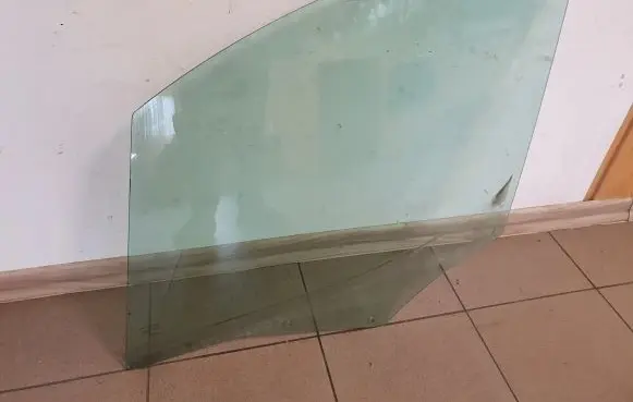Peugeot Partner Front door window glass four-door