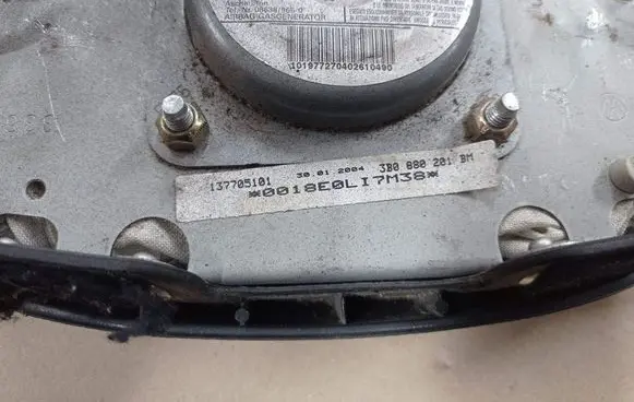 Volkswagen PASSAT B5 Steering wheel airbag 137705101 3B0880201 0018E0LI7M38
