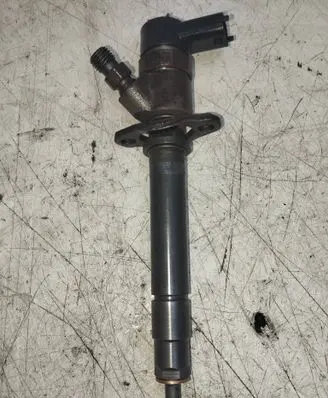 Volvo S60 Fuel injector 8658351