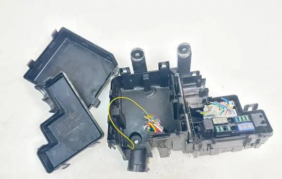 Nissan Qashqai Fuse box set 243824BA2A