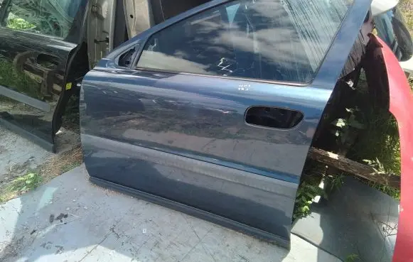 Volvo V70 Front door