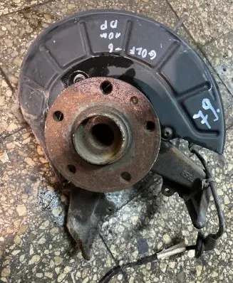Volkswagen Golf VI Front wheel hub