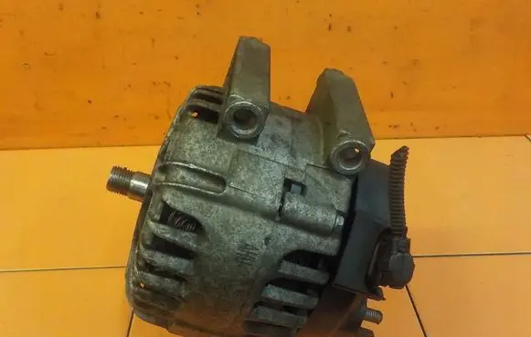 Opel Corsa D Generator/alternator 13588308
