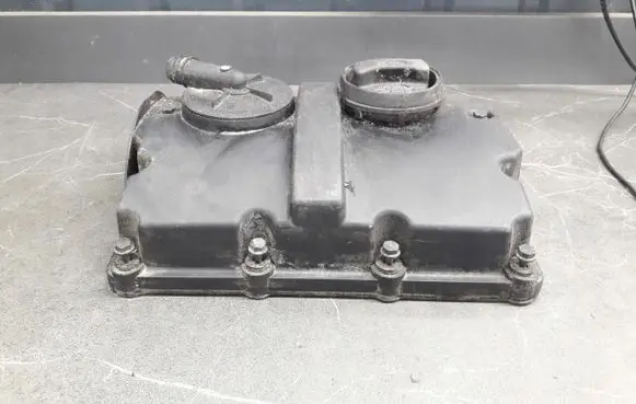Volkswagen Polo III 6N 6N2 6NF Rocker cam cover 045103475A