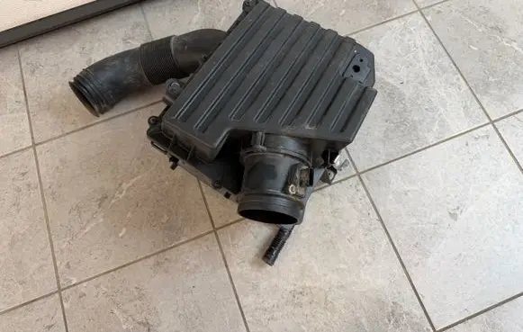 Volkswagen Amarok Air filter box 