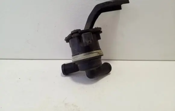 Volkswagen Amarok Electric auxiliary coolant/water pump