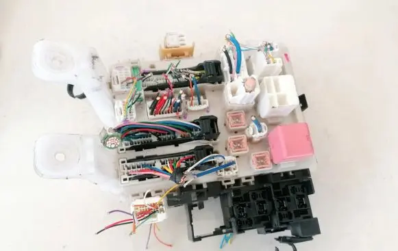 Toyota RAV 4 (XA30) Fuse box set 8273042011 82730-42011