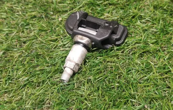 Mercedes-Benz GL X166 Tire pressure sensor A0009050030