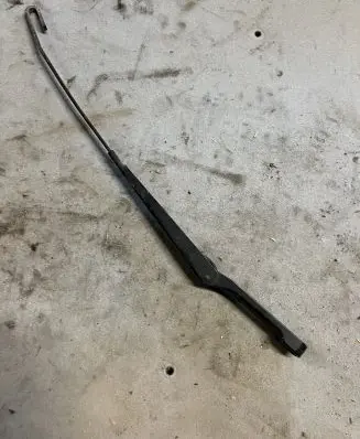 Mercedes-Benz ML W163 Front wiper blade arm