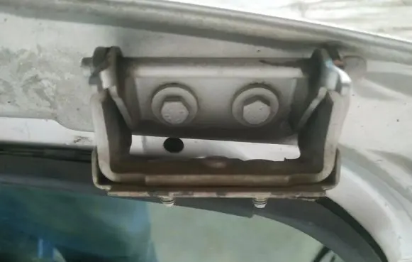 Ford Focus Tailgate/trunk/boot hinge