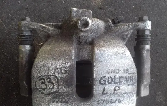 Volkswagen PASSAT B8 Front brake caliper