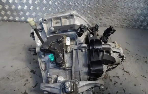 Renault Trafic III (X82) Manual 7 speed gearbox PF6R9M