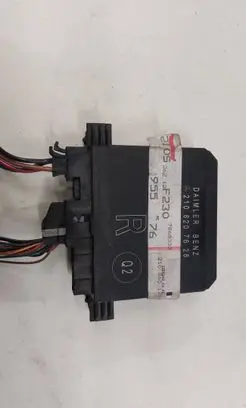 Mercedes-Benz E W210 Door control unit/module 2108207626