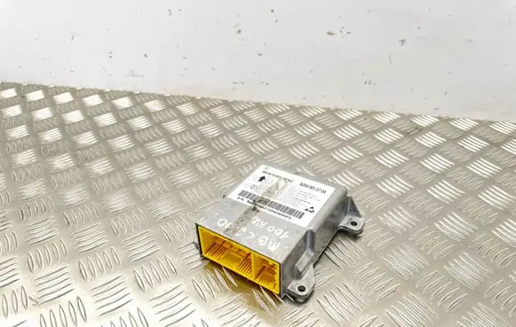 Mercedes-Benz C W204 Airbag control unit/module A2049012704 5WK44739