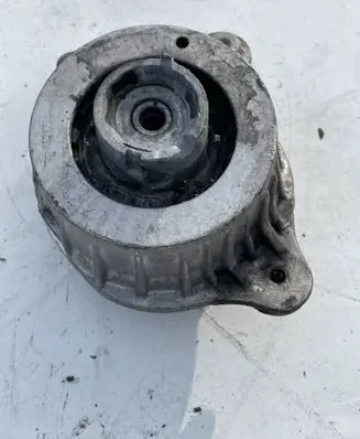 Mercedes-Benz C W205 Engine mount bracket A2052406517
