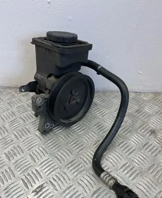BMW 5 E60 E61 Power steering pump 7693974