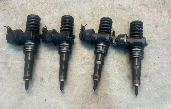 Volkswagen Touareg I Fuel injectors set 0414720230 038130073BH