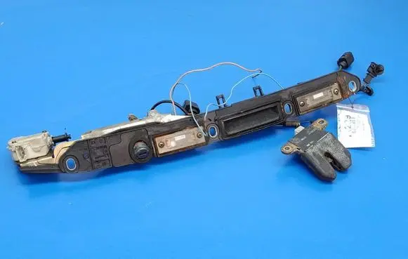 Volkswagen PASSAT B5.5 Tailgate/trunk/boot lock/catch/latch