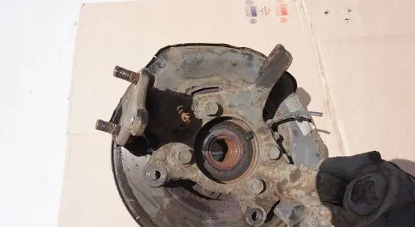 Toyota Avensis T270 Front wheel hub spindle knuckle SKO62896