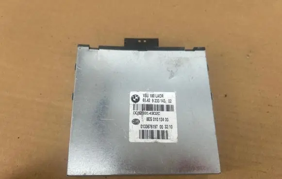 BMW 1 F20 F21 Voltage converter/converter module 9233143 8ES01013400 0133676197