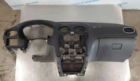 Ford Focus Dashboard 4M5XA01305 C88RA