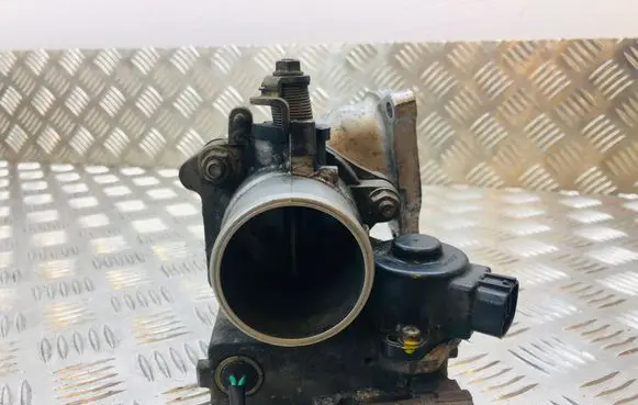 Toyota Avensis T250 Throttle valve 8967221020
