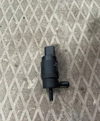 Audi A6 S6 C5 4B Windscreen/windshield washer pump 1J5955651