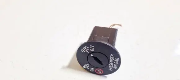 Passenger airbag on/off switch