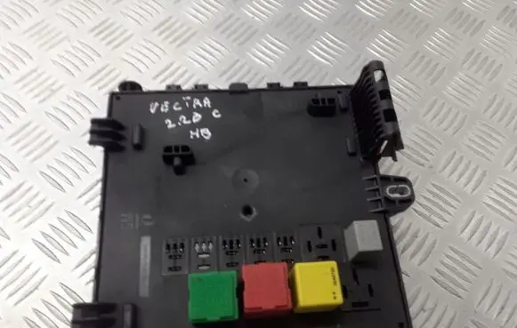 Opel Vectra C High voltage junction box 13205779