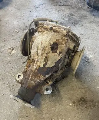 Mitsubishi Montero Rear differential