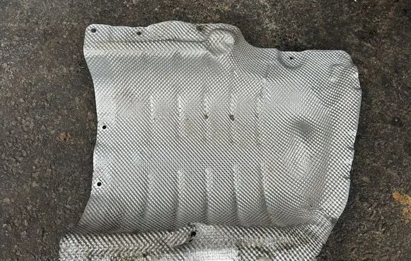 Trunk/boot lower side trim panel