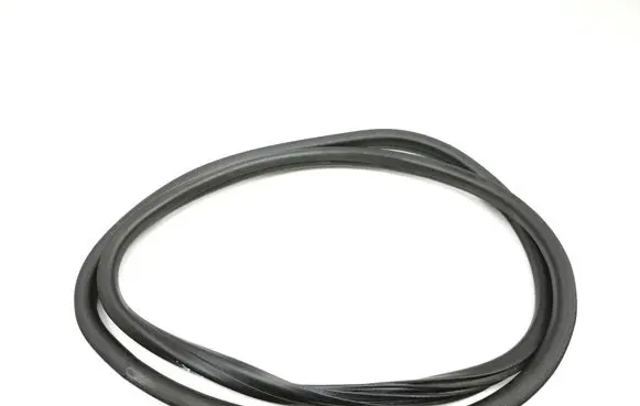 Peugeot 208 I Front door rubber seal 9673084680