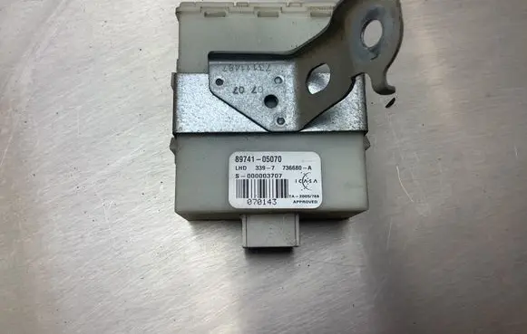 Toyota Avensis T250 Door control unit/module 8974105070 S000003707 736680A