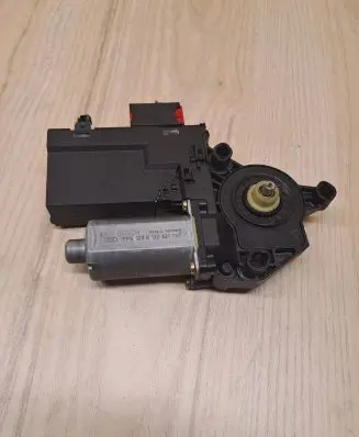 Peugeot 307 Rear door window regulator motor 0130821767