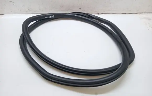 Opel Insignia A Trunk rubber seal (body) 