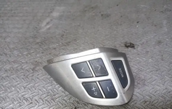 Mitsubishi Lancer VIII Steering wheel buttons/switches 75B471