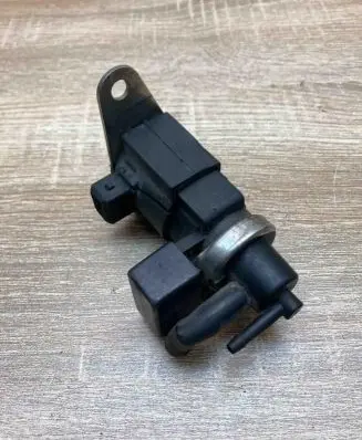 Audi A8 S8 D2 4D Turbo solenoid valve 057906628 057906630