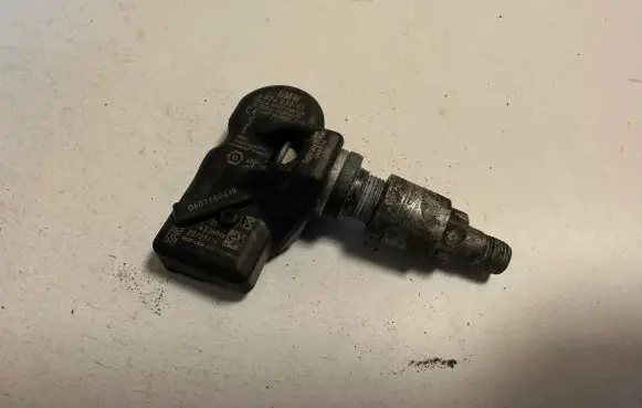 BMW 5 F10 F11 Tire pressure sensor 6874830