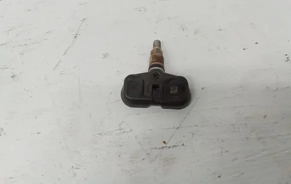 Lexus CT 200H Tire pressure sensor C6977F1 13618218B4