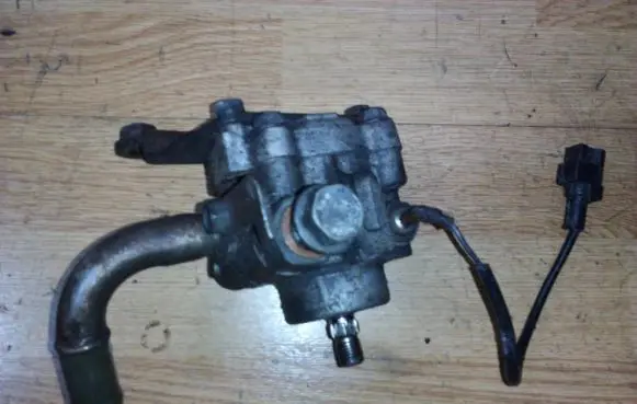 Mazda 626 Power steering pump ga2a326500 37223090