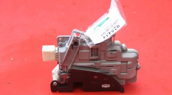 Skoda Superb B6 (3T) Front door lock 3C1837016A