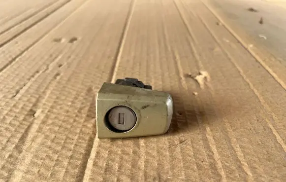 Opel Astra H Front door lock (next to the handle) 
