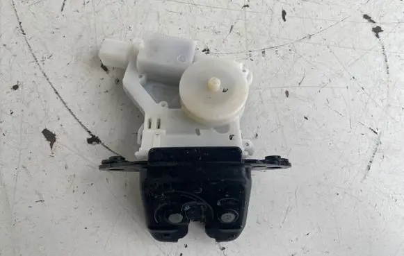 Nissan Qashqai Tailgate/trunk/boot lock/catch/latch 905024EA0D