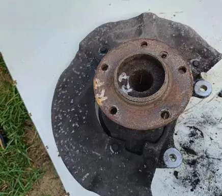 BMW 5 E60 E61 Front wheel hub 
